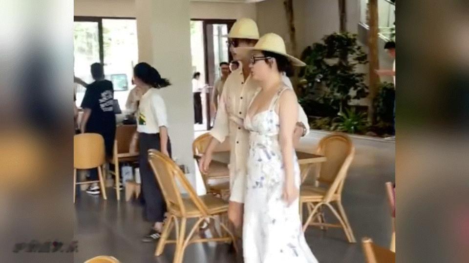 #霍思燕肚子#看到网友说的：原来明星怀孕了肚子也是这样，我不焦虑了！！！ ​​​