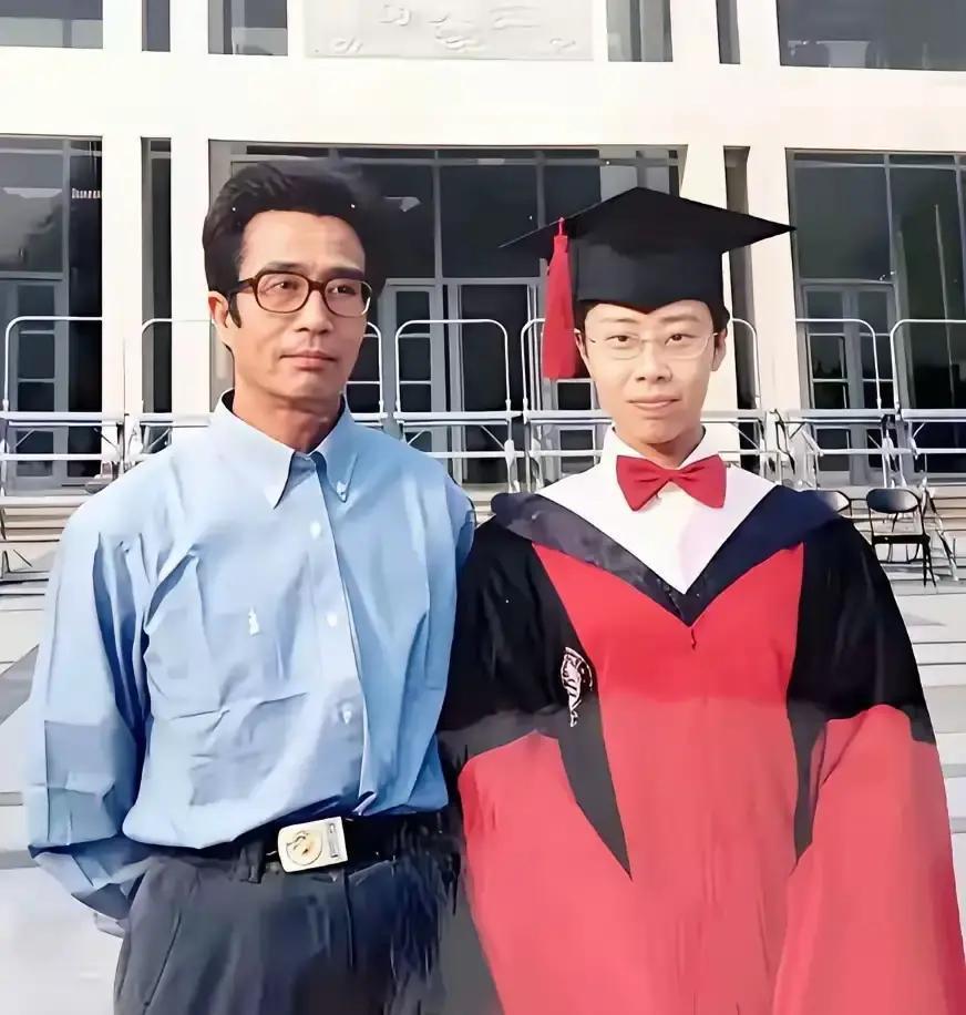蒙曼的父亲在临终之际，叮嘱了女儿：“一个人，无论事业有多么成功，都要有婚姻归宿，