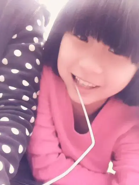 十三四岁时 爱是在校服袖口书本章节写上他名字的拼音 是为了做操时能见上...
