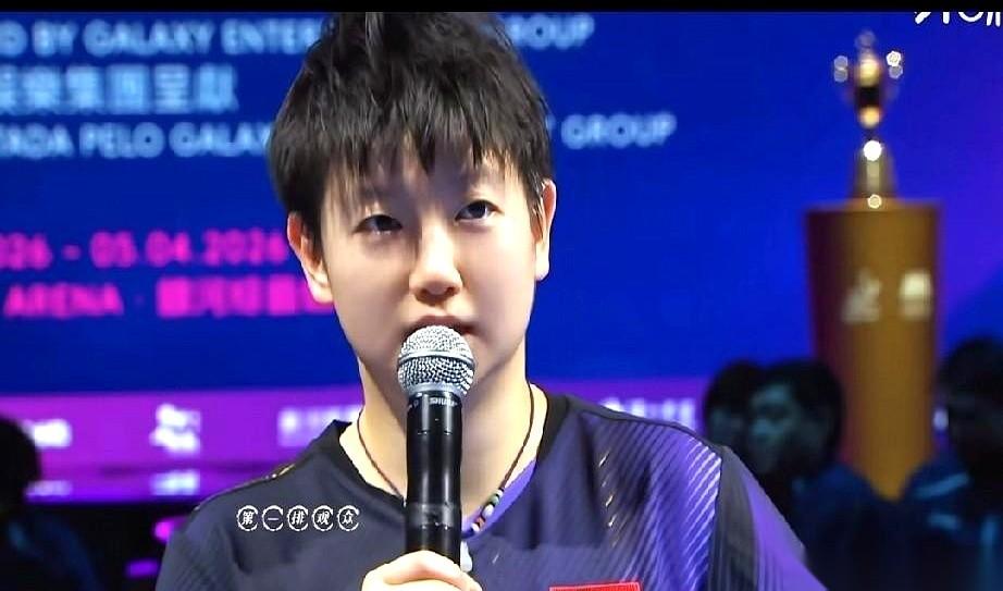 “4比1，赢了！”话音刚落，莎莎却连眉毛都没动一下。她没急着欢呼，反而盯着镜头，