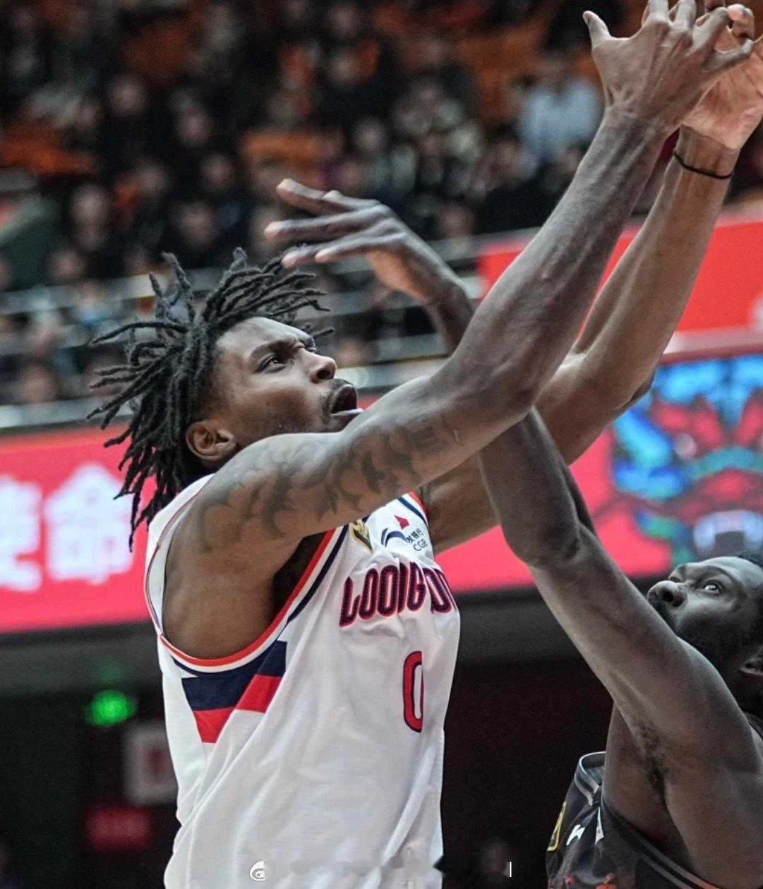 青岛国信男篮签下新外援泰肖恩·克劳福德，他上赛季效力于广州龙狮场均贡献8.8分7