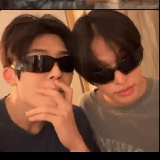 吴是温这是 somke 的肌肉记忆 意识到后立马改成开枪手势吗？