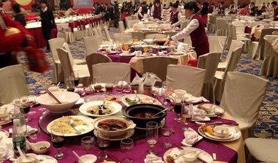 社会规律

任何时候，任何地点，任何人

狂欢之后
必定会杯盘狼藉