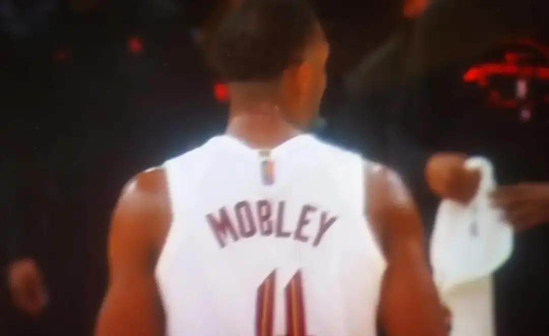 4分4板拿2.69亿
 
骑士把未来押在莫布利身上，结果他今晚被年薪只有他十分之