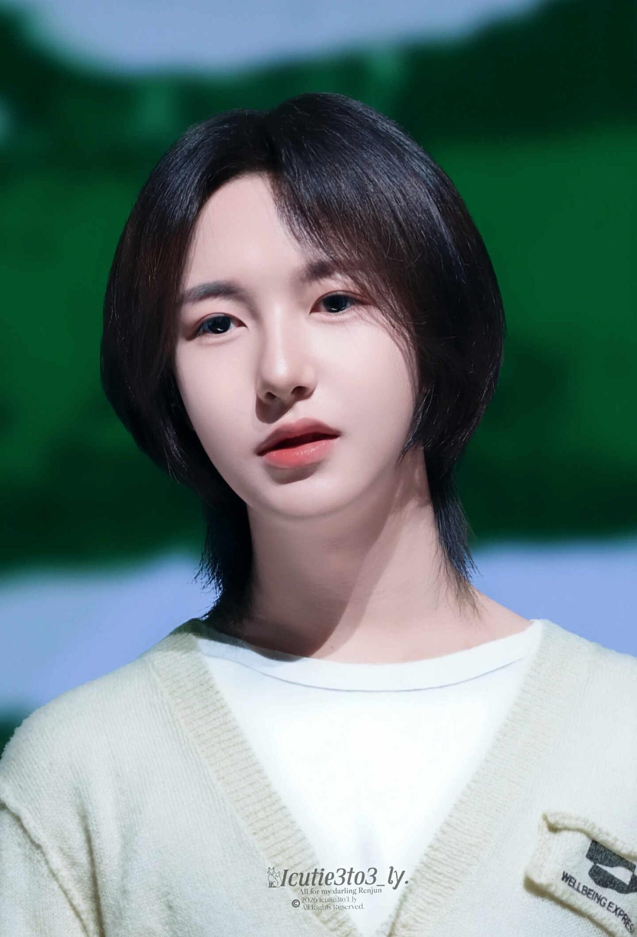 清纯甲等
即使顶光也清纯的小白花…….咪在发光…..
黄仁俊 renjun nc