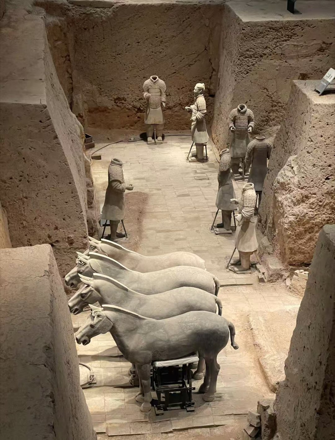 AI唤醒千年秦俑彩衣 兵马俑的震撼还是用课本装不下的，之前我们只是通过史书又或者