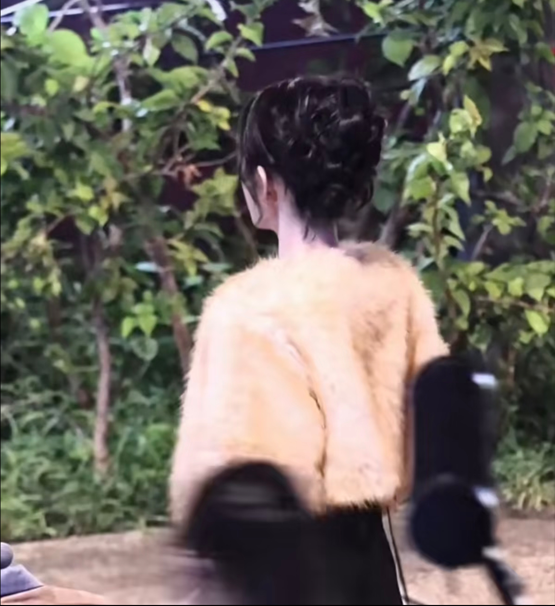 只看背影就已经沦陷