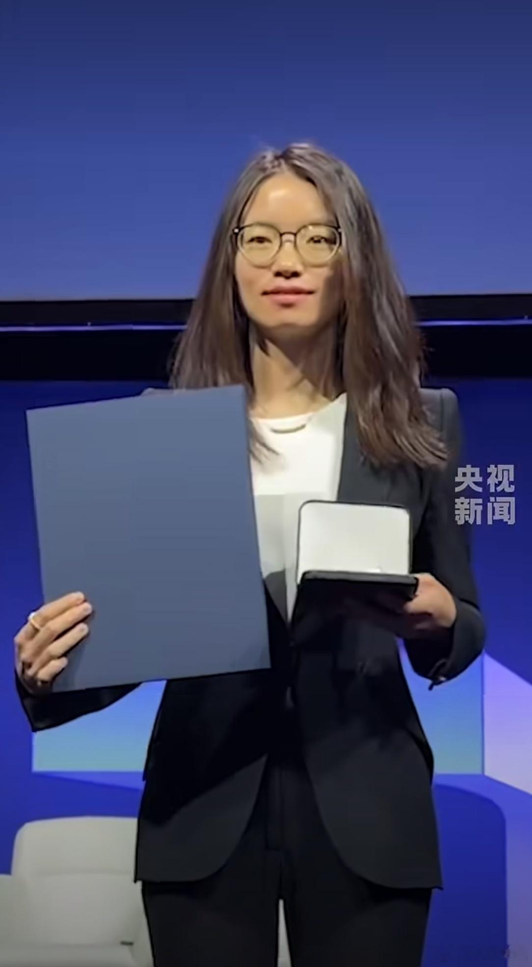 菲尔兹奖2位中国籍数学家获菲尔兹奖历史性突破！中国青年数学家王虹、邓煜同时斩获2