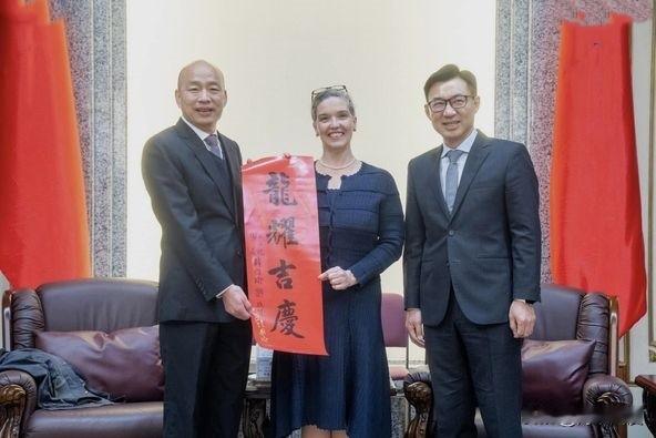 韩国瑜脸书PO文会见孙晓雅，表示相谈甚欢！韩国瑜16日下午刚与孙晓雅结束闭门会谈