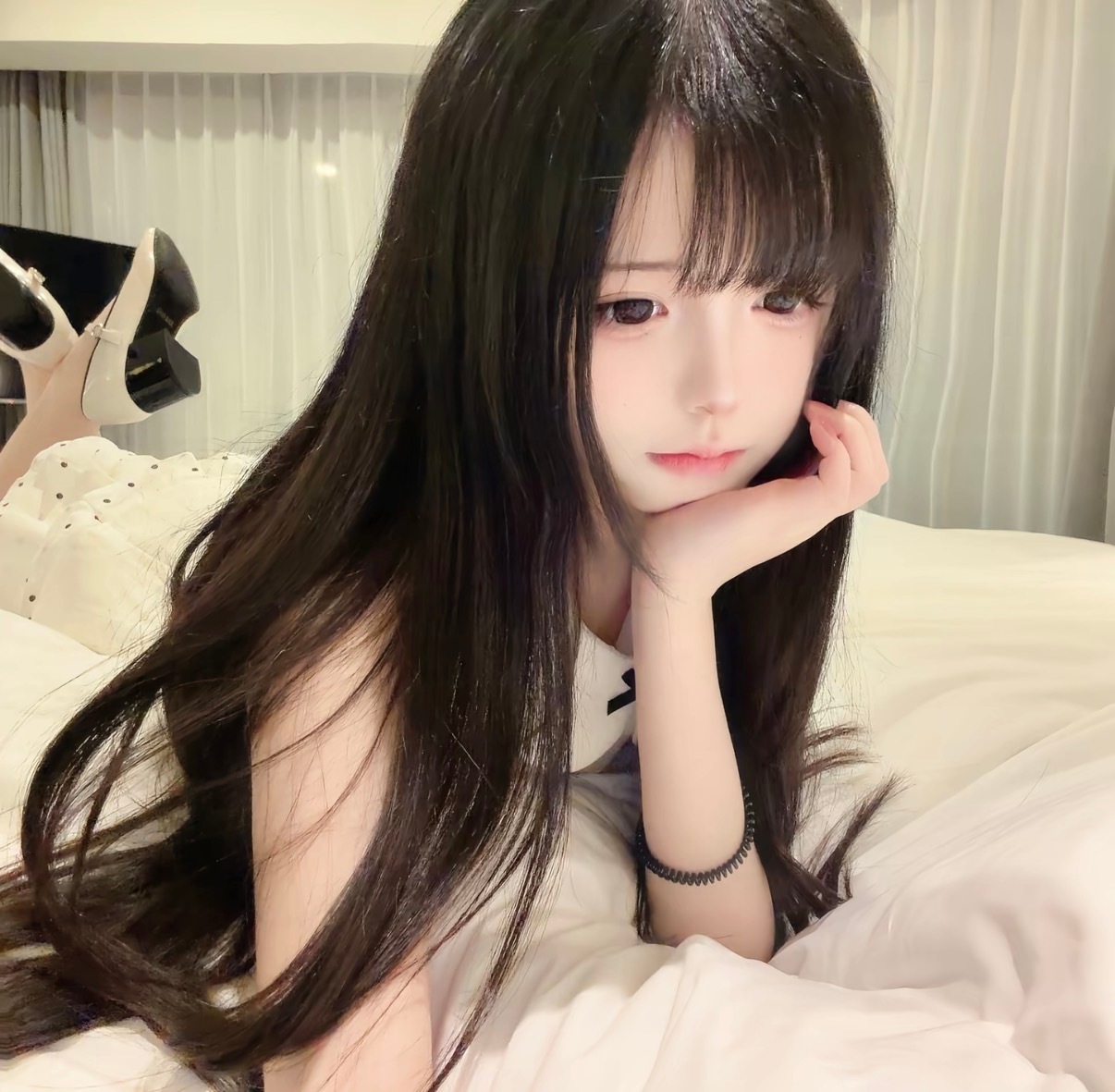 我只想找一个柔软的人 然后让玻璃一样的心落在这个人手中 仅此而已女生头像 | 女