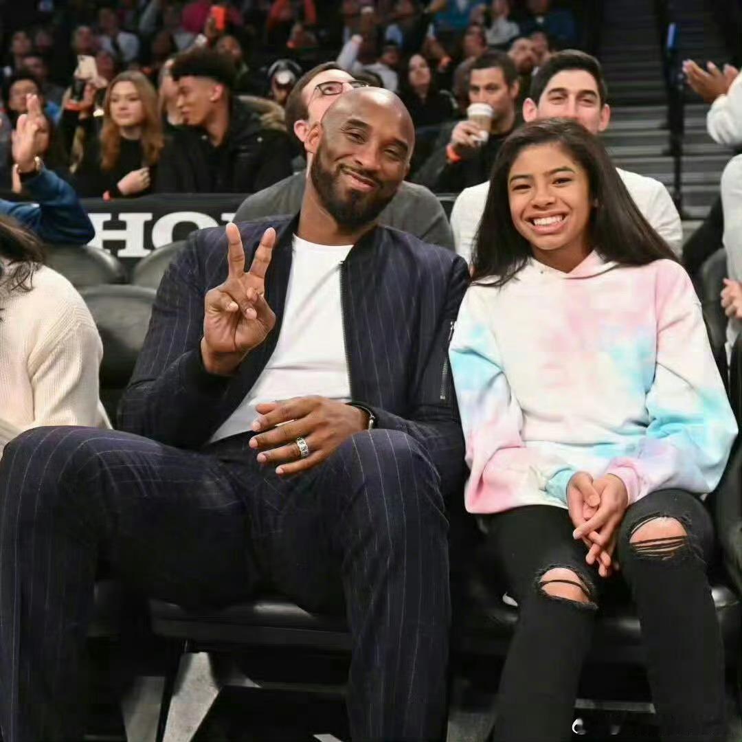 202520252025假如有一种东西比光速还快的话，大概就是思念了❤️科比退役