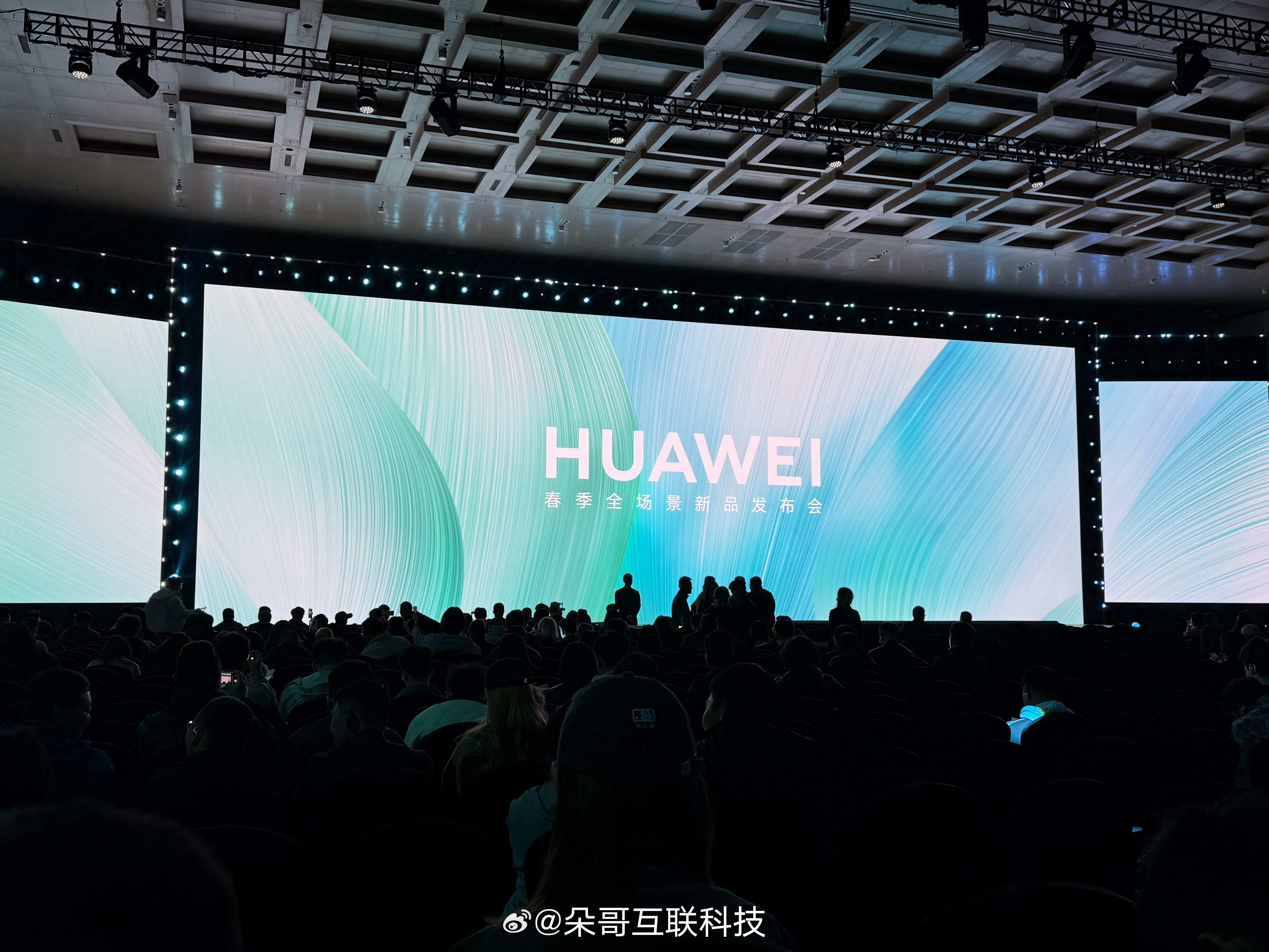 兄弟们我已经就位了你们猜今天得上多少件产品吧提示：＞5 