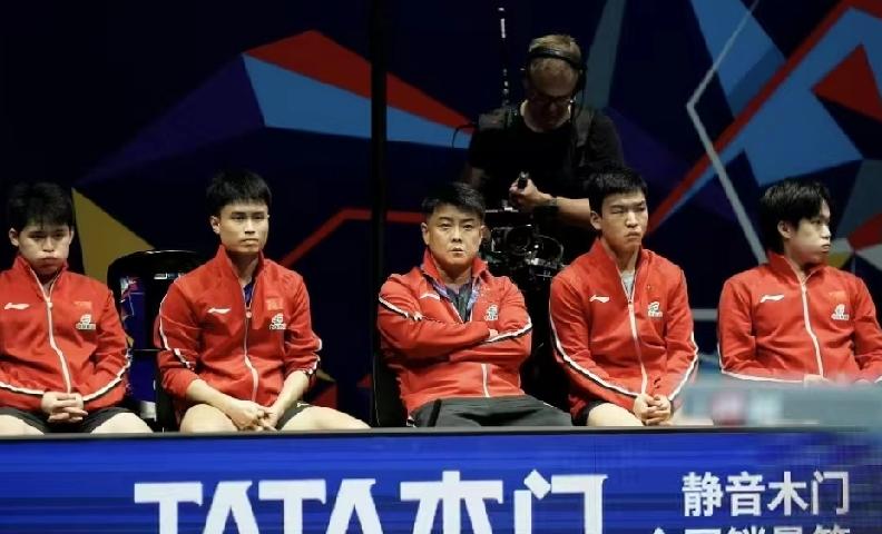 国乒小组赛没输球，却累到喝水都手抖，伦敦新规到底在考啥？

五一刚过，国乒男团女