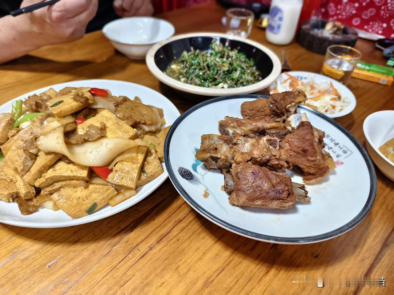 春日生活打卡季 地标山西偏关小县城，想喝酒的时候不需要多少借口，比如：“在哪呢？