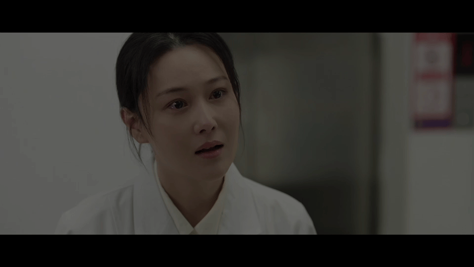 张馨予国庆节央一黄金档女主张馨予挑战援藏医务工作者苏可，素净妆造，扎根雪域高原，