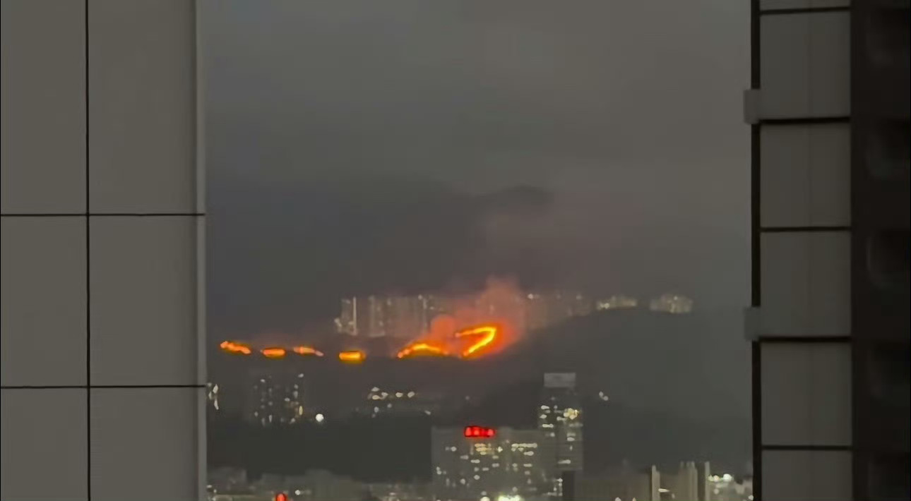 这火大到深圳都能看见， 香港最近怎么回事，连着好几场大火，感觉防护是不是有点没跟