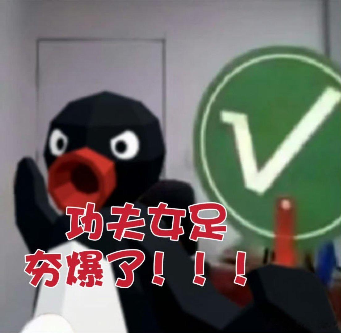周星驰车窗内偷偷和影迷挥手很想拥抱等候的观众却没能如愿，星爷这细腻柔软看得人鼻尖