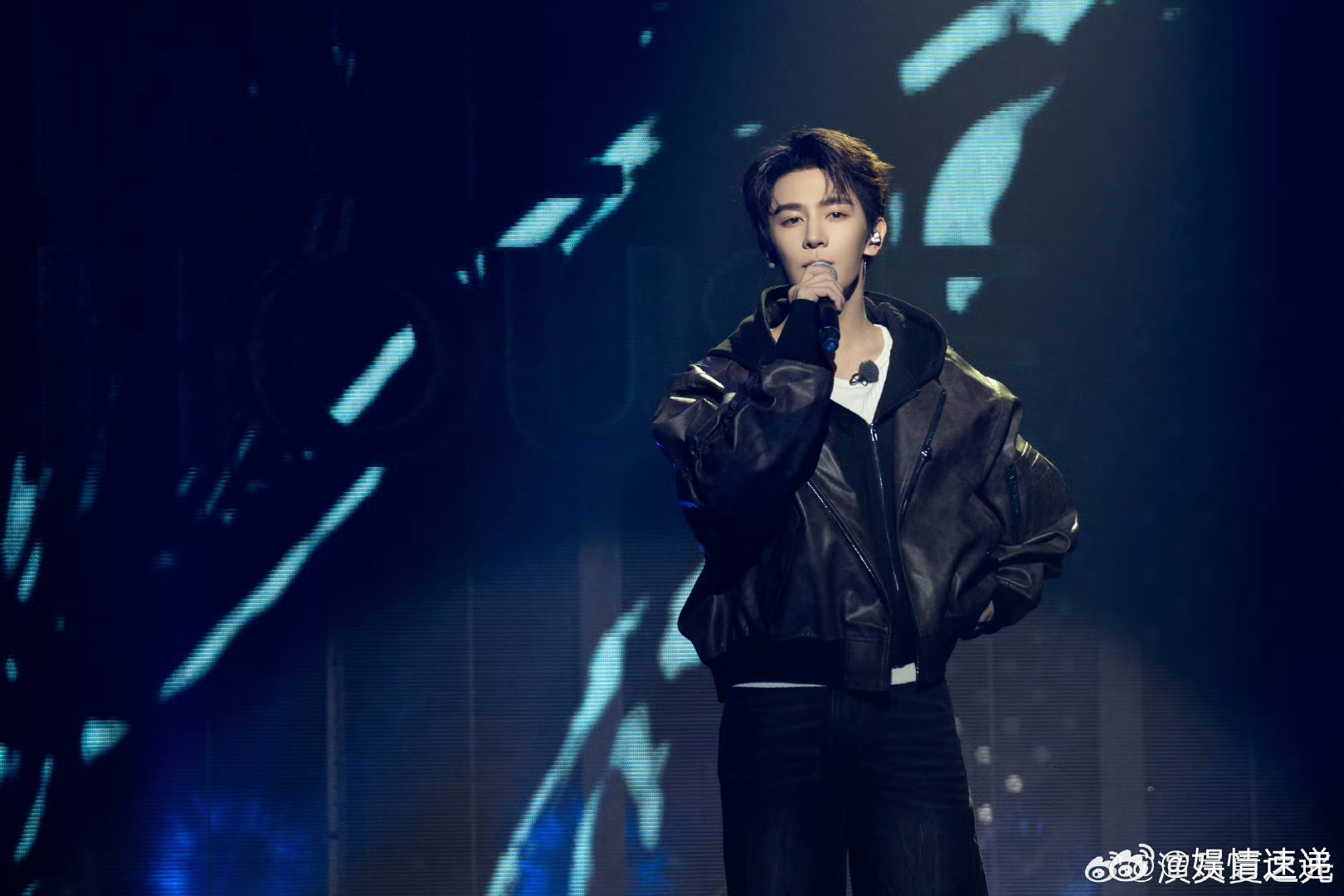 夏之光被妈妈拉黑真相巨戳心航班WiFi里的借钱消息，竟成了母子俩长达一年半的隔阂