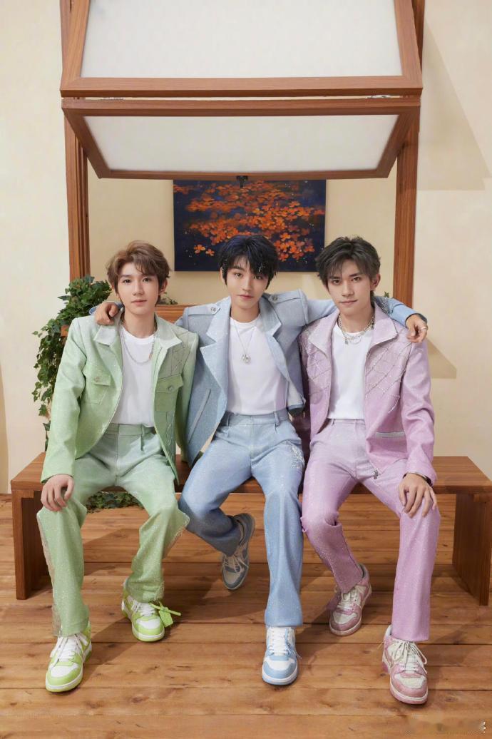 #易烊千玺王俊凯为王源24岁庆生# ​​​​#易烊千玺祝王源新的一岁顺顺利利# 