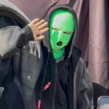 十年内无人能懂碧血蝉剧组 叶子摇曳、风声阵阵，碧血蝉的每一场戏都充满了自然的气息