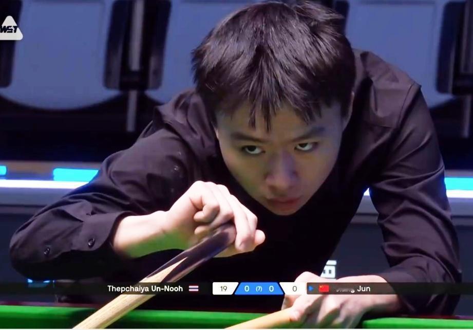 苏格兰赛：江俊4-1击败乌诺，率先挺进八强！
 
 
北京时间12月18日晚，2