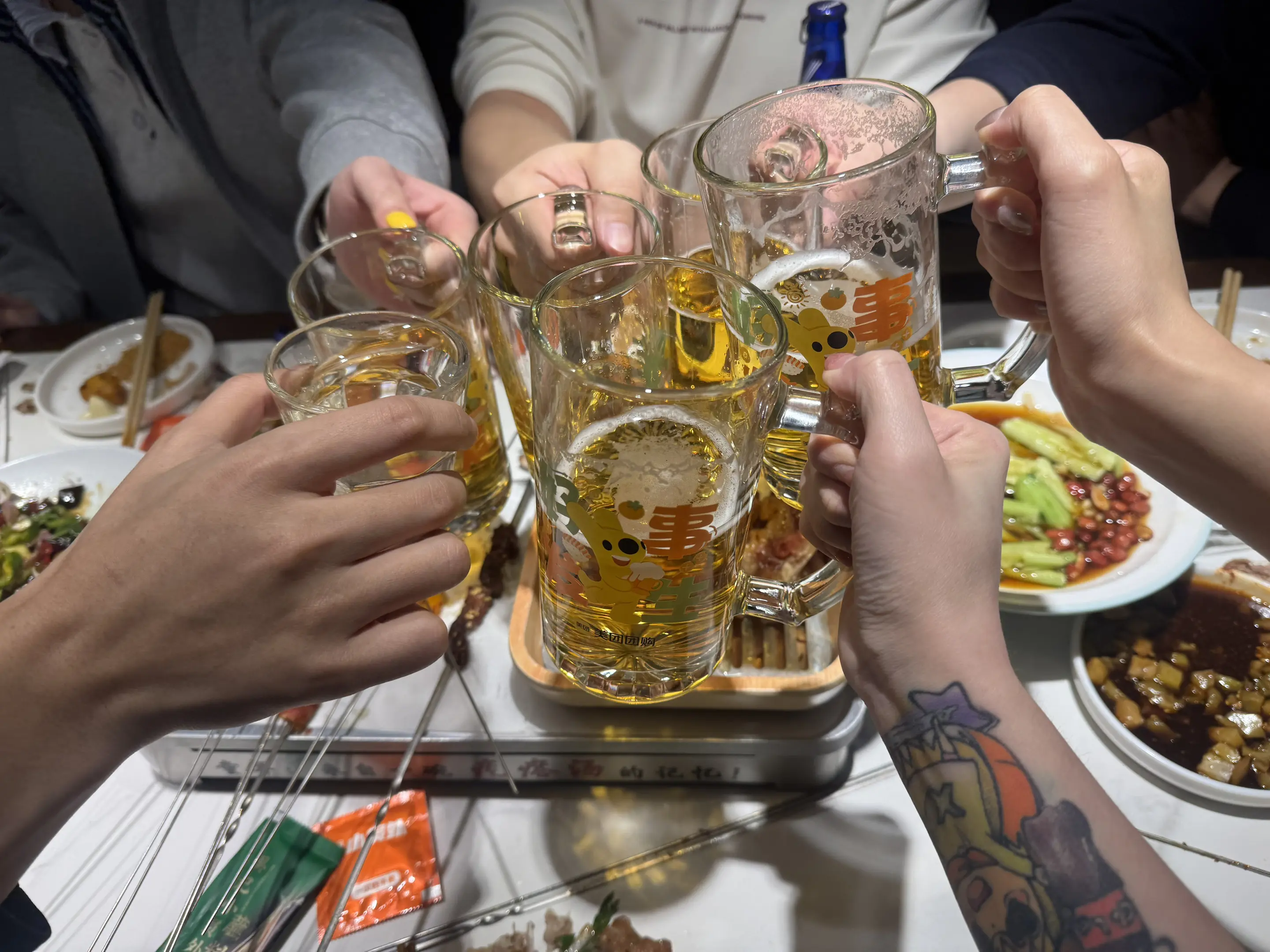 酒蒙子plog 好朋友就要碰杯 倒满深夜的酒