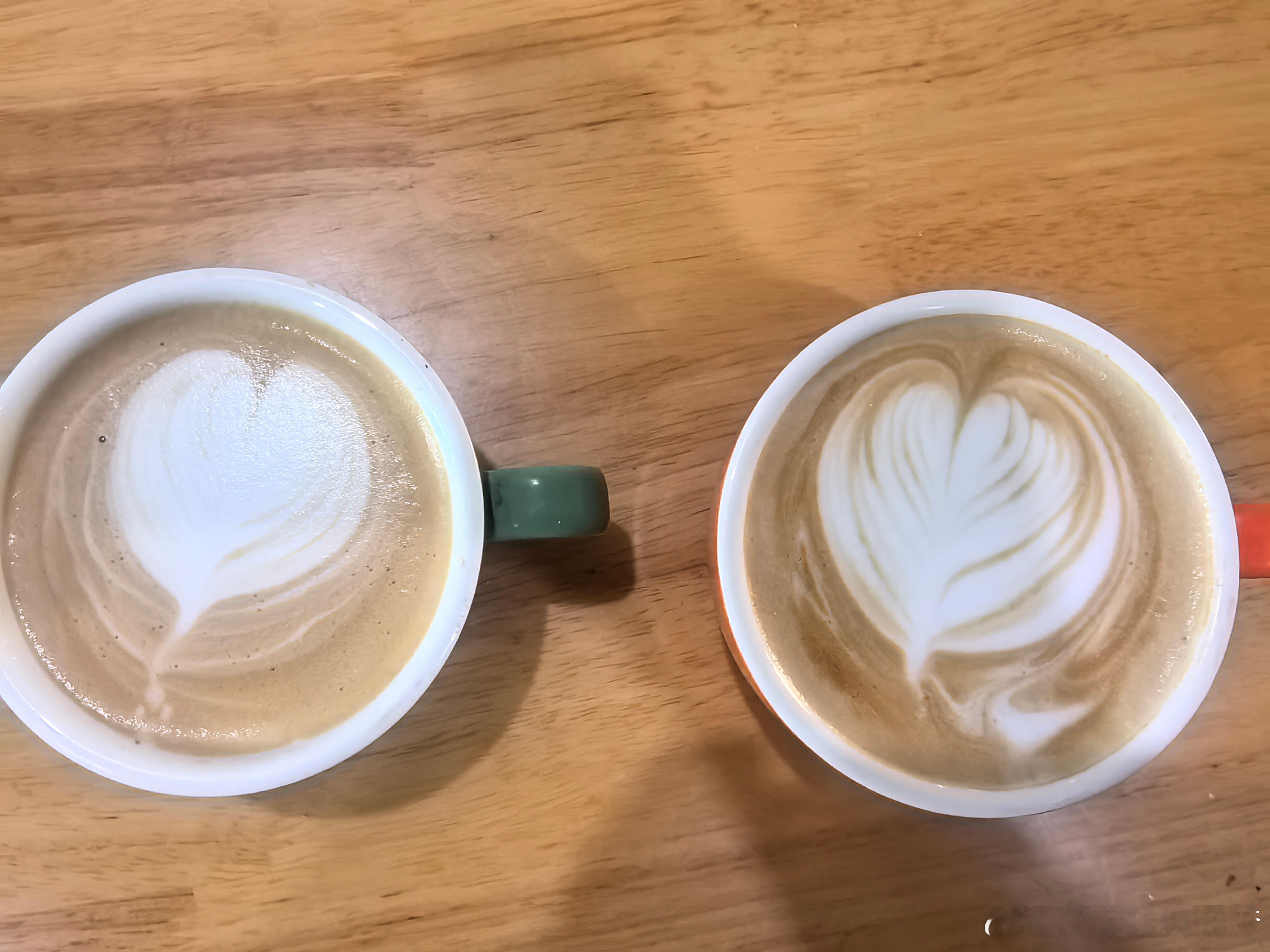 有没有人和我一样：早上不喝一杯拿铁，就觉得今天还没开始。☕️不是装，不是矫情。就