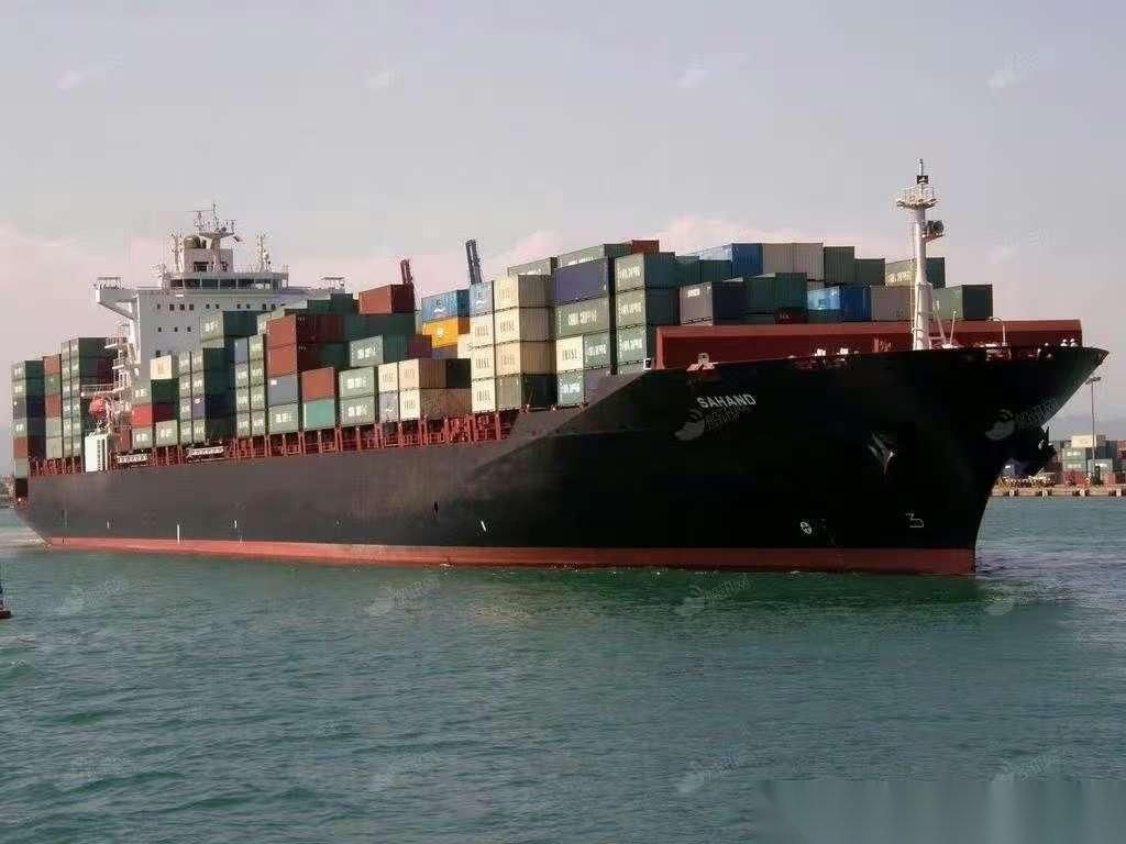 在4月19日，美国总统特朗普在社交媒体宣布，美军当天在阿曼湾武力拦截并扣押了一艘