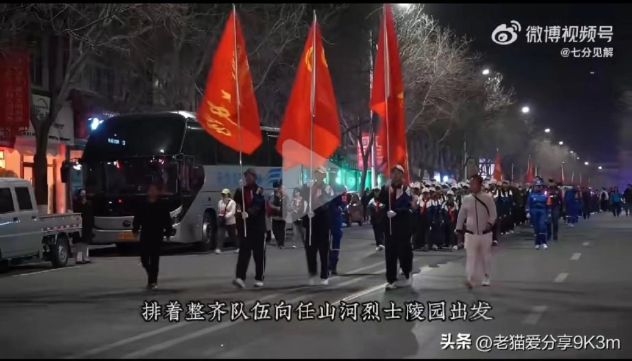 2300师生徒步108里祭英烈
 
凌晨4点50分，天还没亮，宁夏固原的街道上却