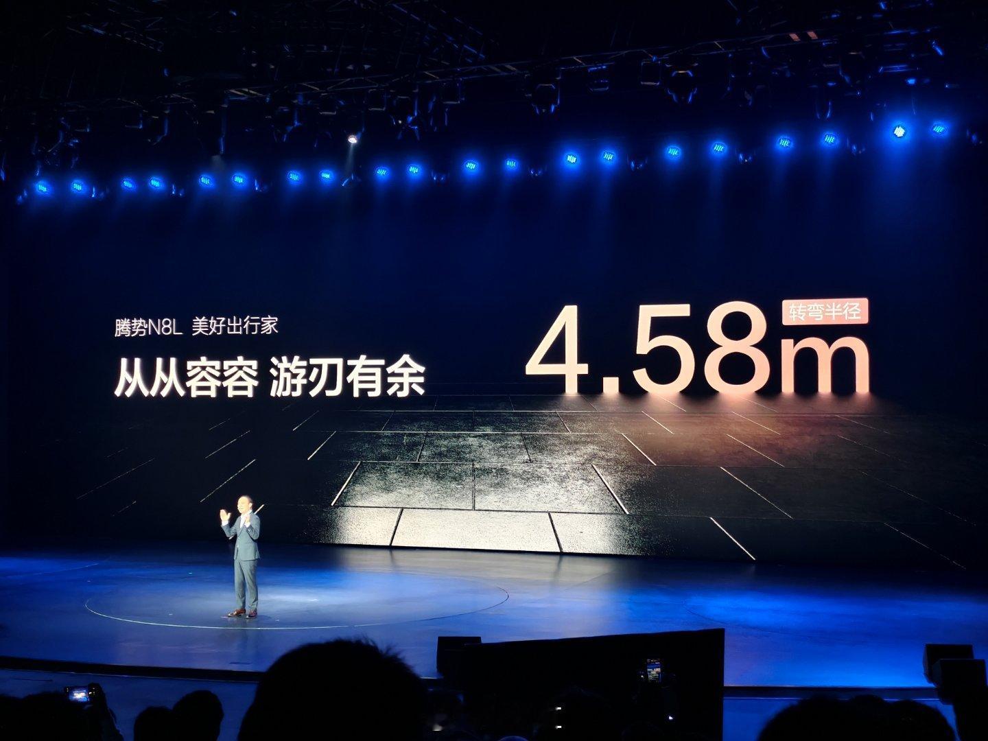 腾势N8L百公里加速3.9s转弯半径4.58M 从从容容游刃有余零百制动距离35