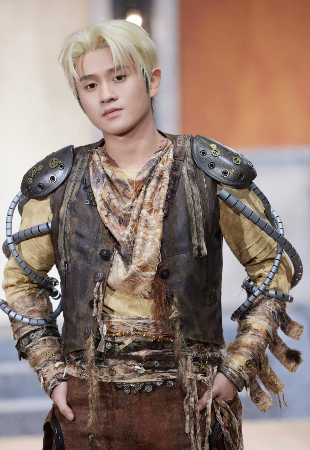 王勉一切尽在不言中王勉也是当上改造人了大侦探王勉在大侦探解锁超酷改造人造型，气场