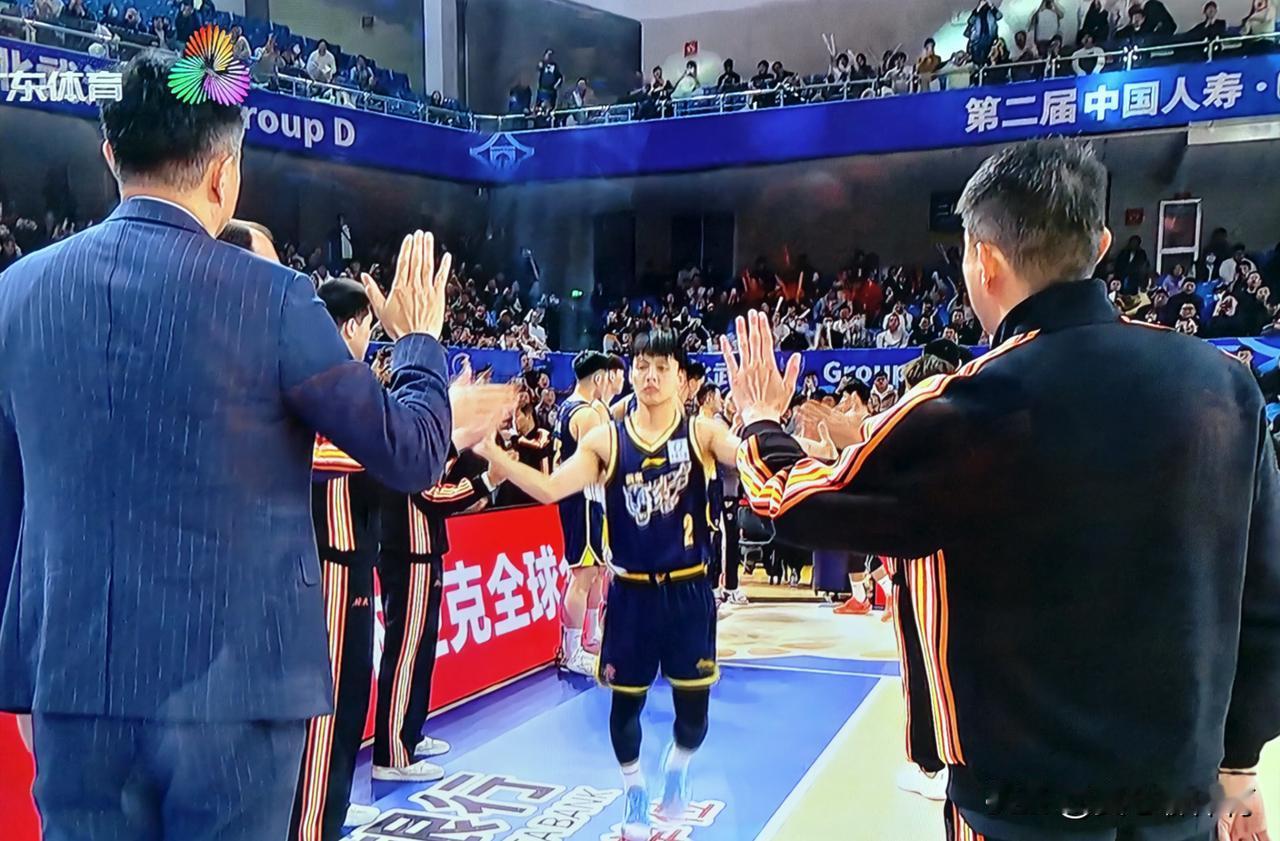 广东东阳光本届CBA俱乐部杯的首场比赛将会对阵上赛季CBA的苦主山西汾酒[笑哭]