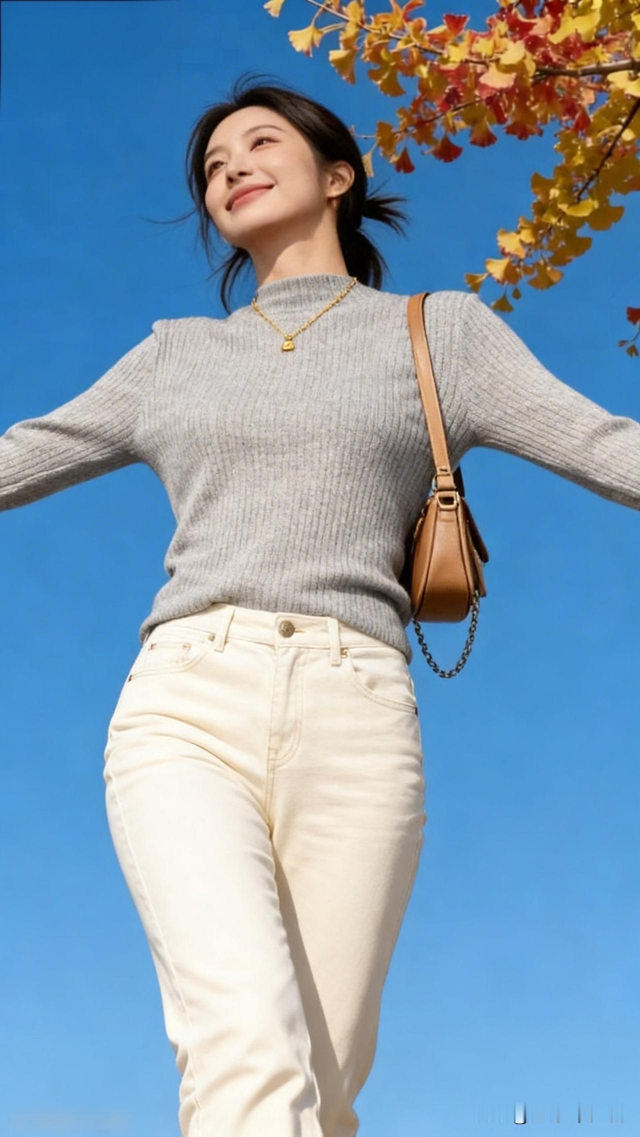 这画面美到犯规！蓝天白云之下，金黄的树叶如大自然精心绘制的华丽画卷，那位少女仿若