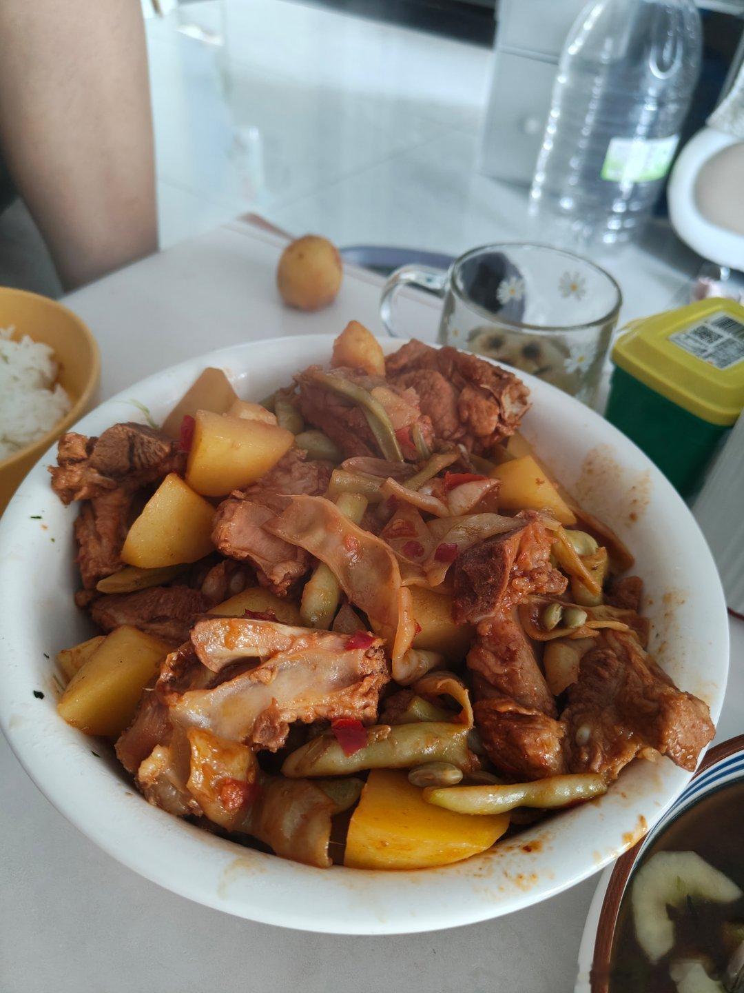 今天抓鱼失败。土黄色的水流太急了，没地方下我的地笼，也没有找到合适的小水坑摸鱼，