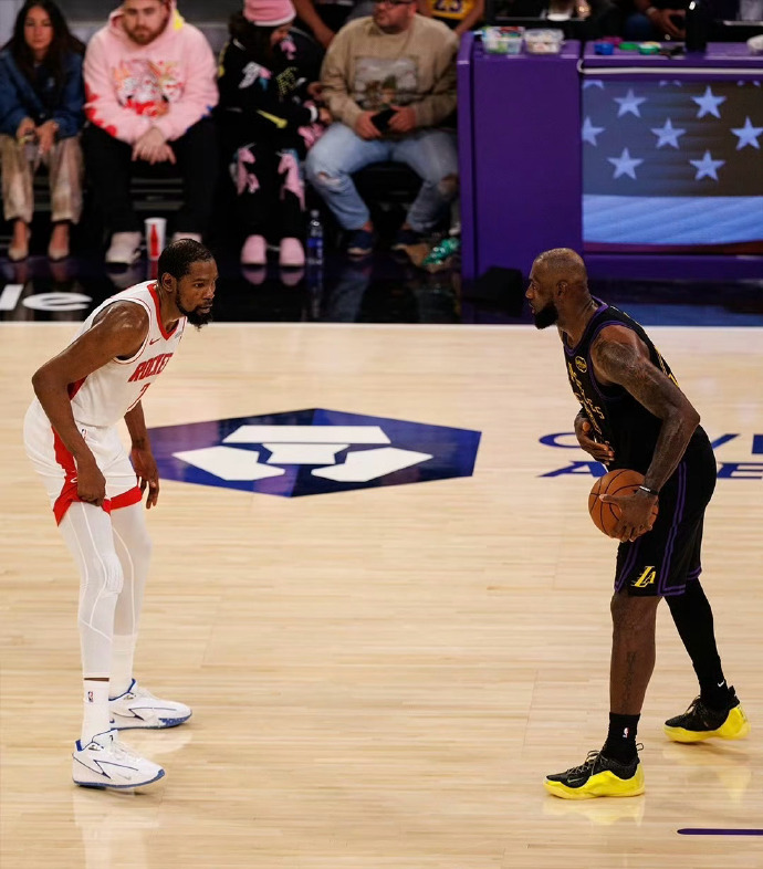 湖人淘汰火箭 老詹年底就42岁了，不仅在竞争惨烈的NBA保持超巨的水准，在压力山