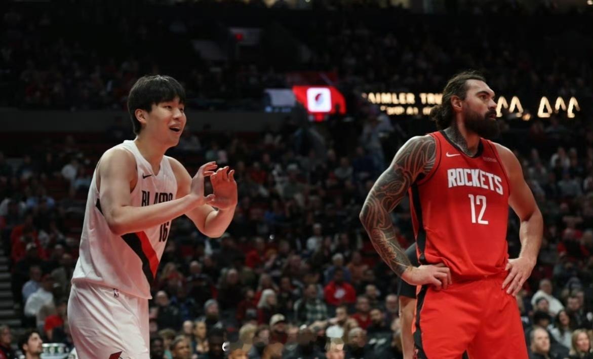 对位亚当斯感受？瀚森笑谈：“亚当斯太壮了，一只手推着我，我就动不了了，在场上跟联