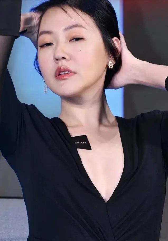 这个动作和神态，感觉大s还是没戒酒应该 