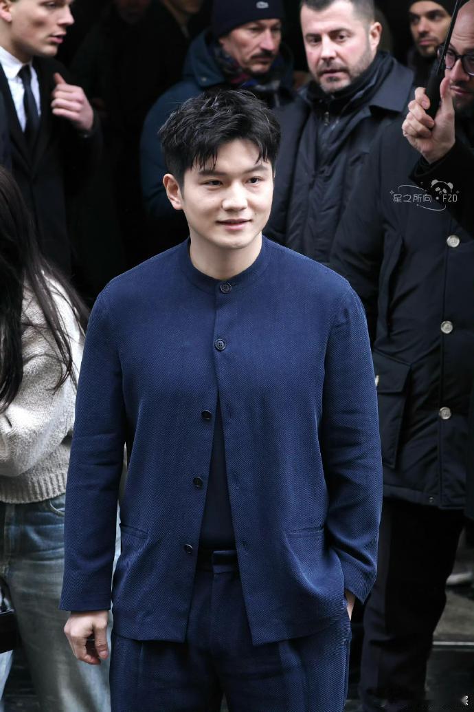 樊振东亮相米兰男装秀   樊振东时装周初亮相 樊振东在米兰时装周的表现令人赞叹不