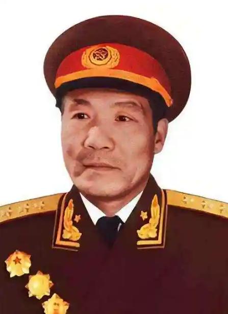 1955年，授衔前，妻子问李达会评什么军衔，李达说：“可能是中将，也可能是少将，