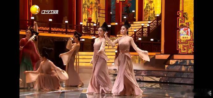 辽宁春晚把洛神赋图演活了辽宁春晚 匠心独运！辽宁春晚《洛神赋图》，细节里藏着对传