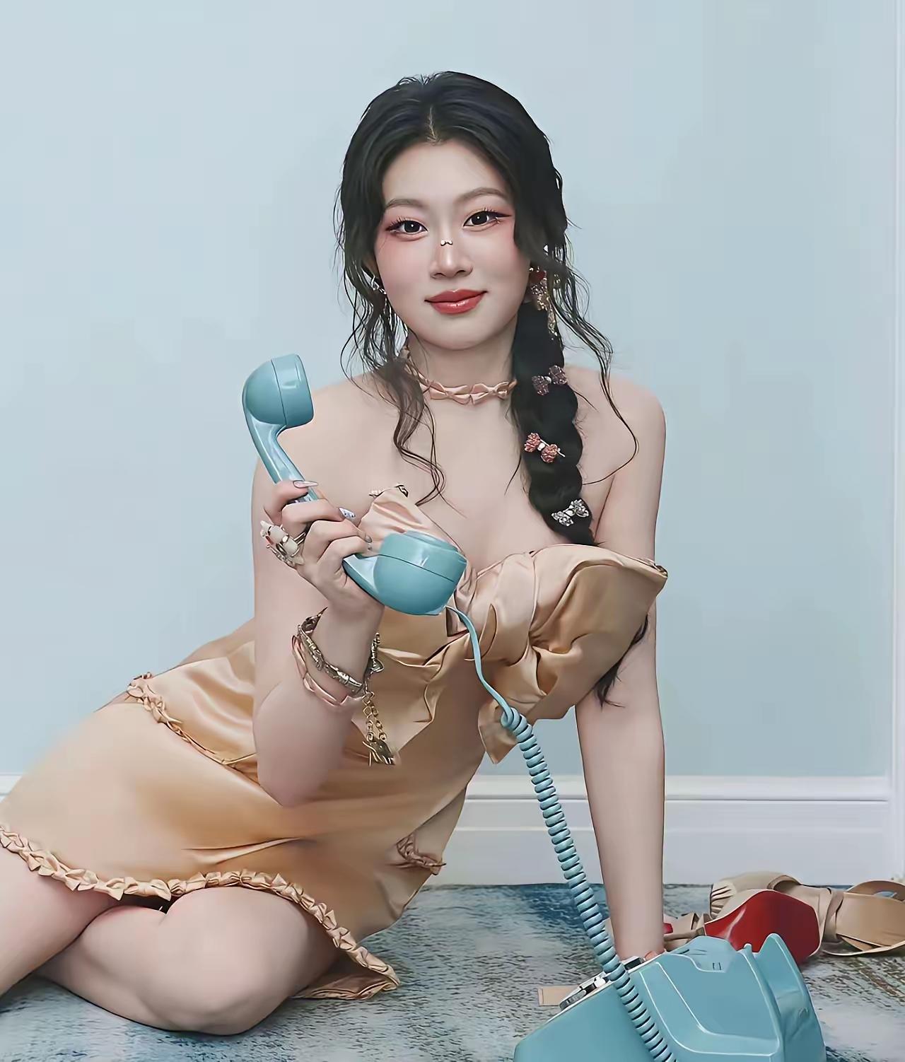 小沈阳在女儿沈佳润身上，是不是用力过猛？
一个小姑娘家家的，咋净往贵妇体型上猛造