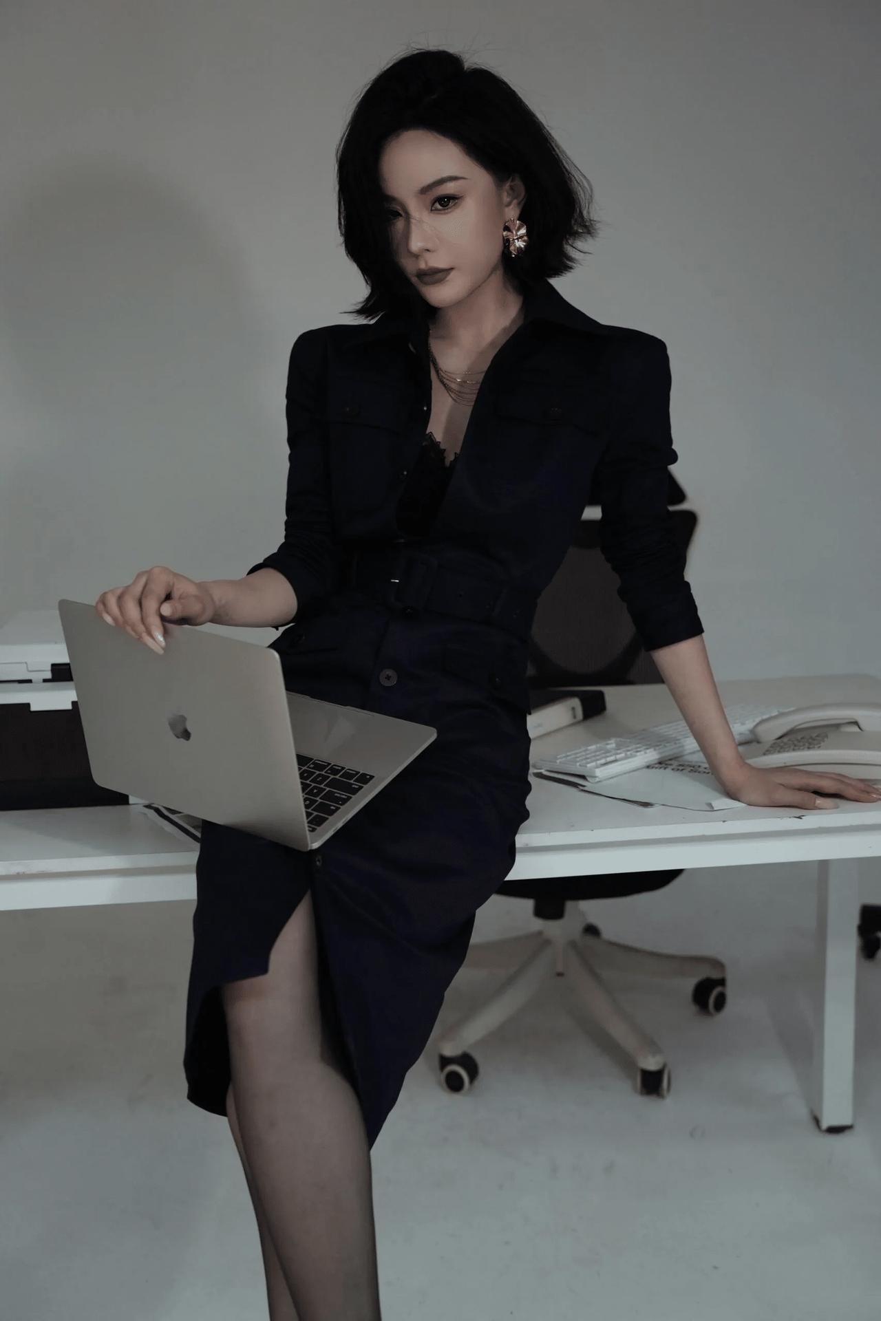 心底装着长辈的人，后代向来不会走歪路。
孝顺从不是作秀给人看，是刻进骨子里的厚道