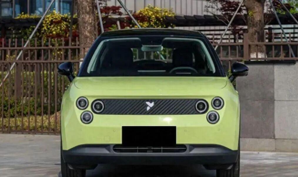 蔚来全新小型纯电车，租电不足10万宝子们，今天来唠唠蔚来萤火虫，这车太有意思了！