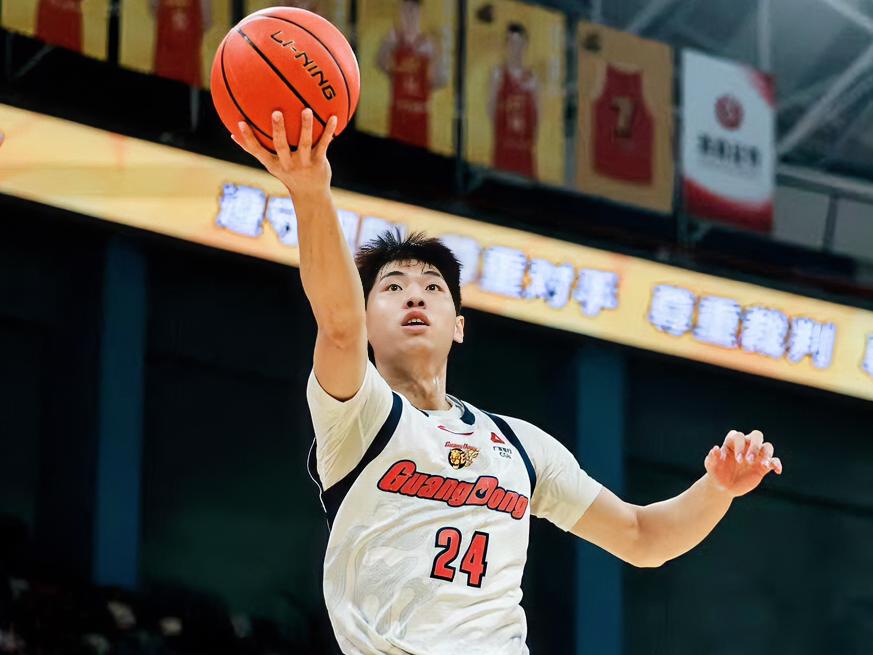 崔永熙：朱总，看是老乡的份上，帮我去跟杜指导说说好话，也给我画个战术打打？？？