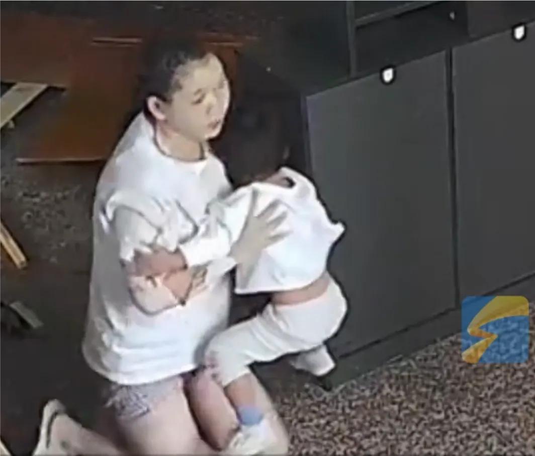 杭州妈妈遇到燃气爆炸事件，是让人痛苦的事情，生活中很多事，要小心一点，
警钟长鸣