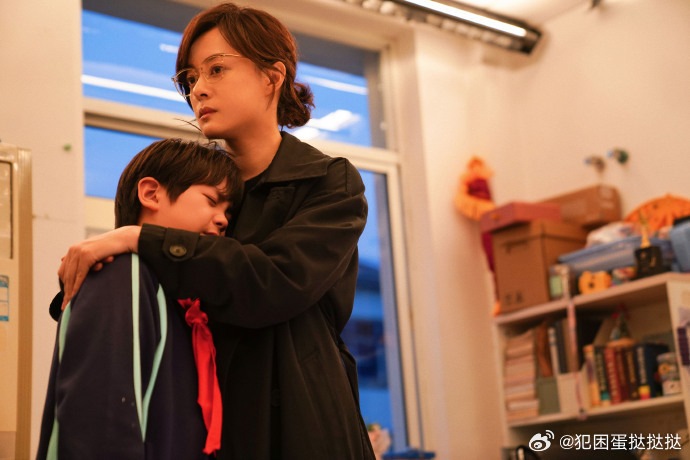 孙俪拍戏拍虚脱了孙俪拍危险关系拍虚脱了导演直播说漏嘴：孙俪一场戏拍两天，直接累虚