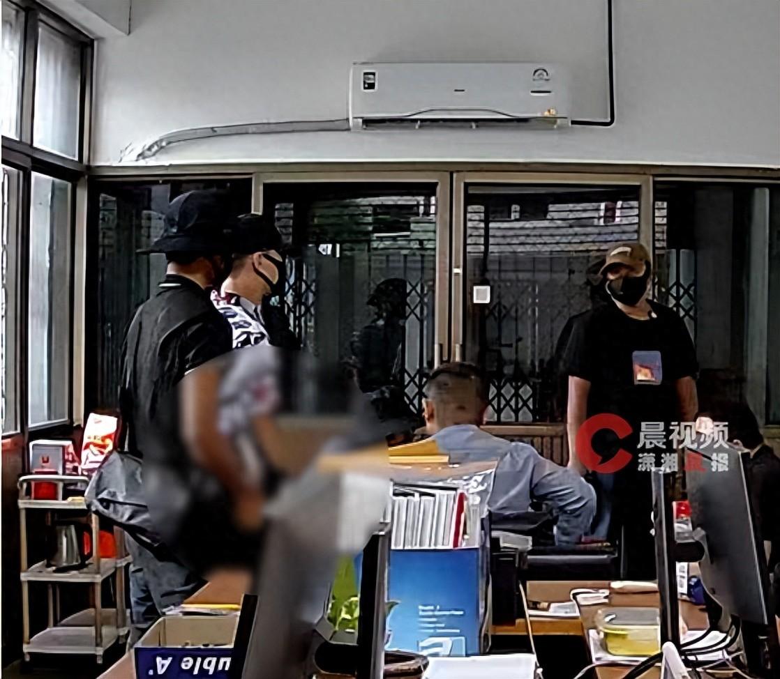 泰国惊天绑架案！泰国曼谷，一名中国商人在被绑架的时候，还给前妻发消息让她避开，但