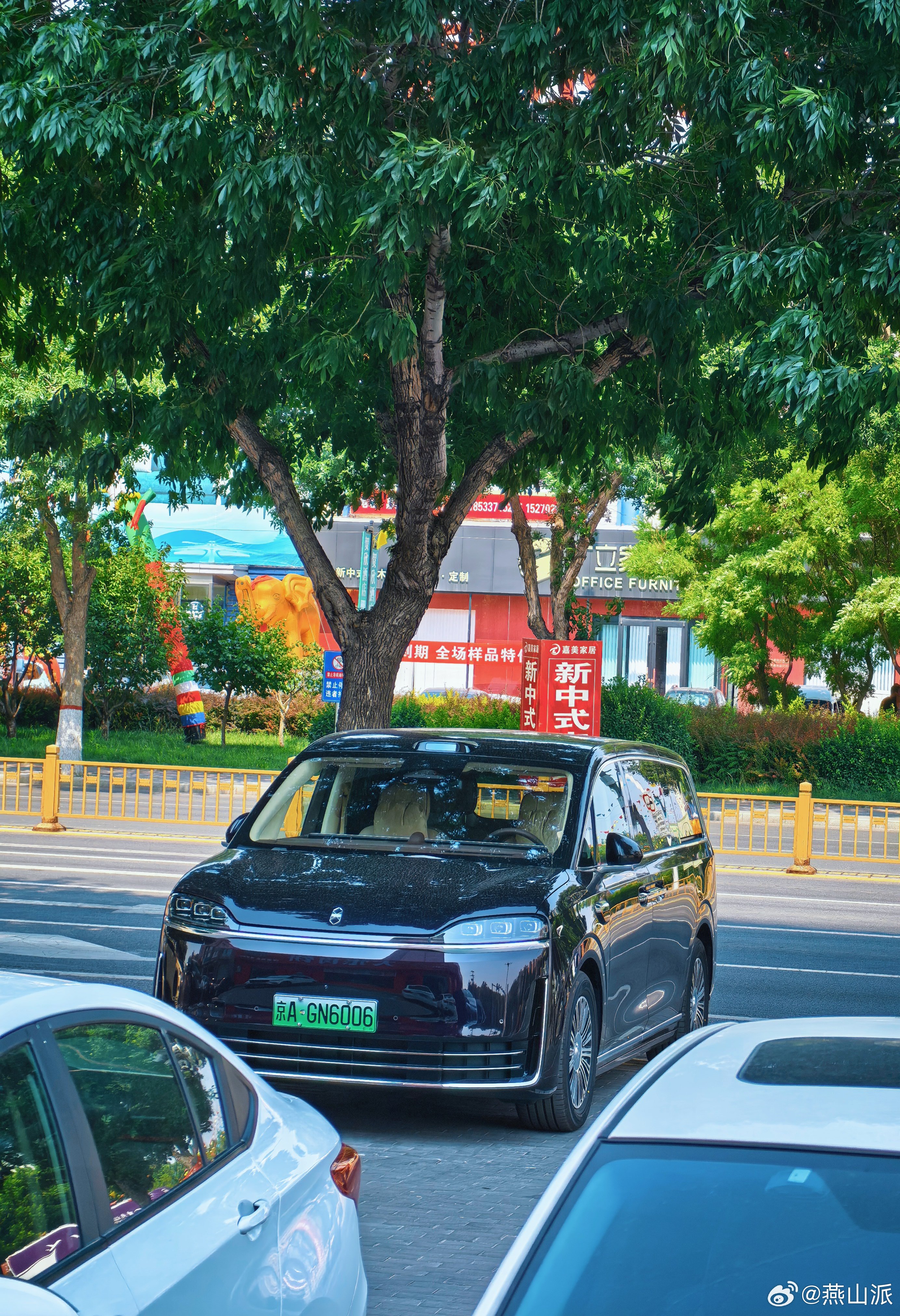 来吃个饭，我花了300，饭店老板要花50万！这你受得了吗来香河吃肉饼，没想到老板