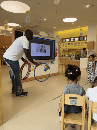 这些黑人难道能随便在中国的学校里就业当老师吗？
他们有教师资格证吗？
为什么现在