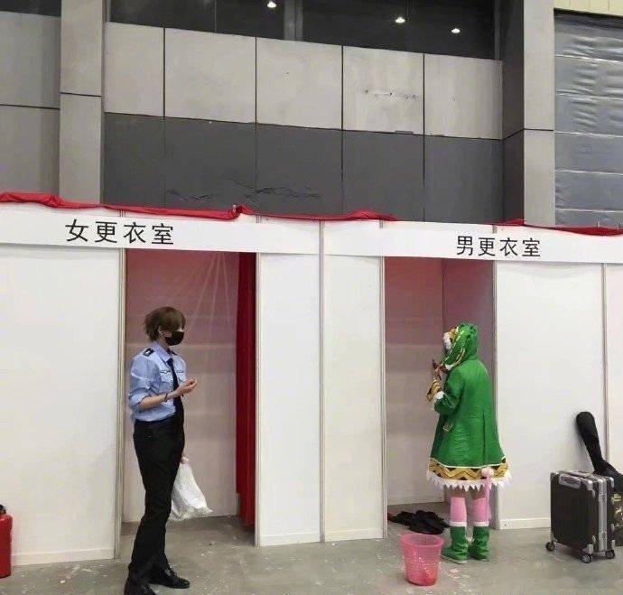 漫展现状，太真实了！！！[笑cry] ​​​
